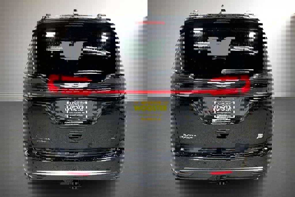 New 2026 Chrysler Pacifica Pinnacle w/ Trailer Tow Group image 4