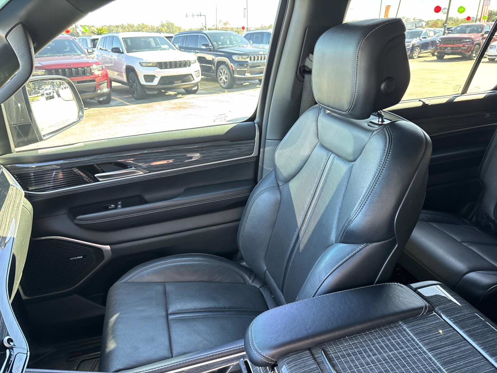 Used 2022 Jeep Wagoneer Series III w/ Convenience Group I image 15