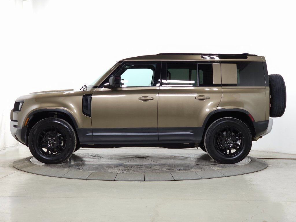 Used 2025 Land Rover Defender 110 S image 2