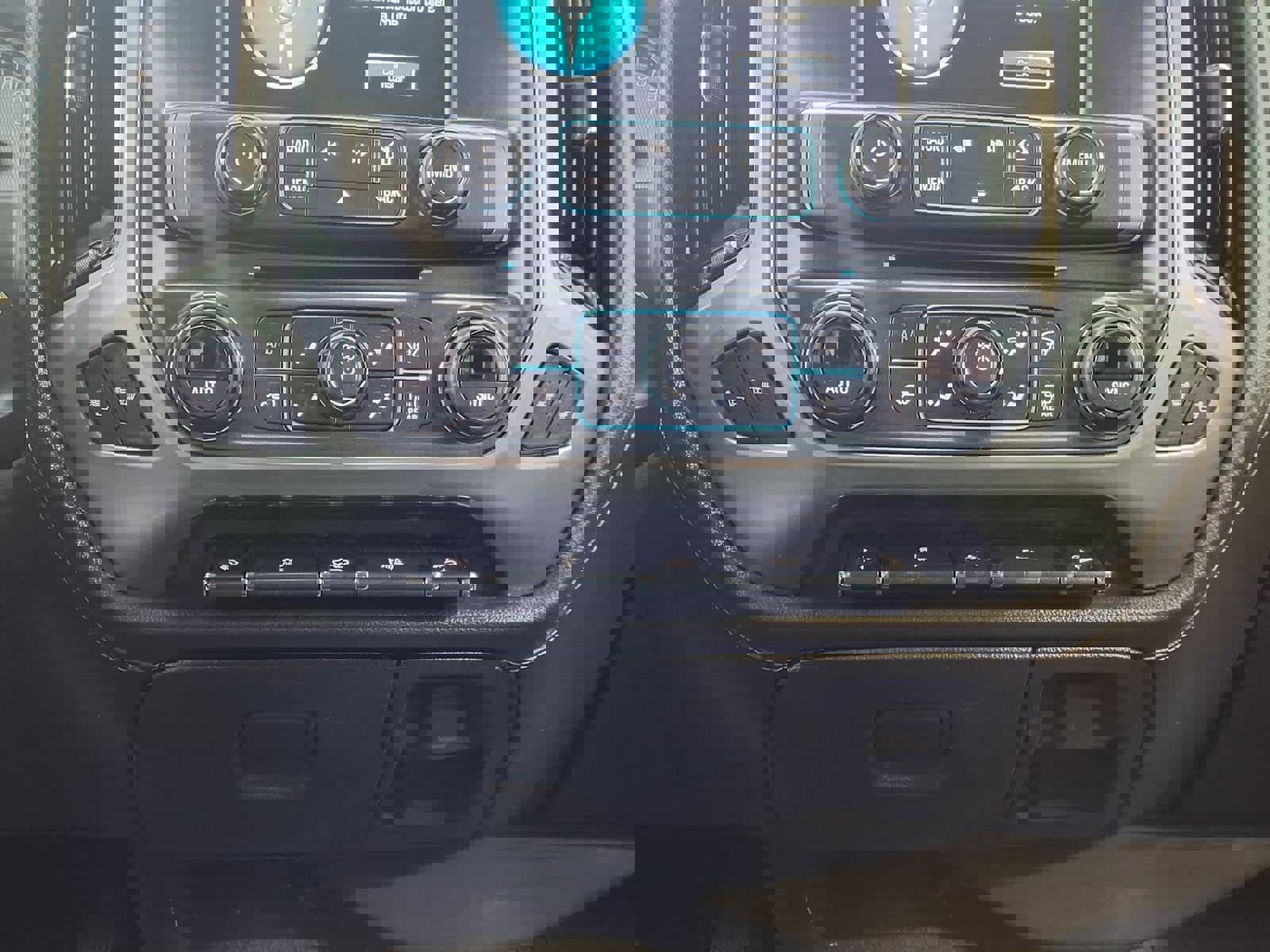 Used 2018 Chevrolet Silverado 1500 LTZ Z71 w/ Centennial Edition image 14