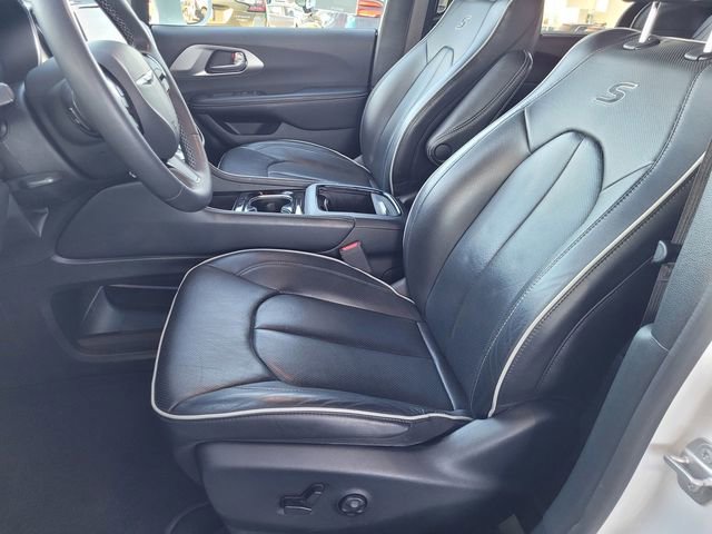 Certified 2022 Chrysler Pacifica Limited w/ S Appearance Package image 14