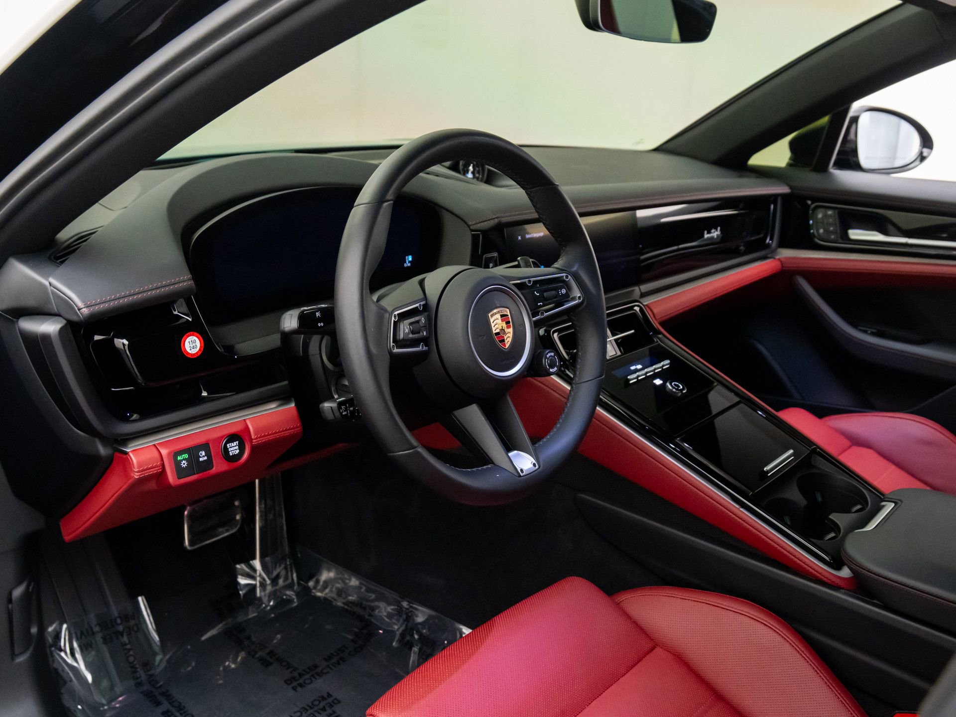 Used 2024 Porsche Panamera image 17