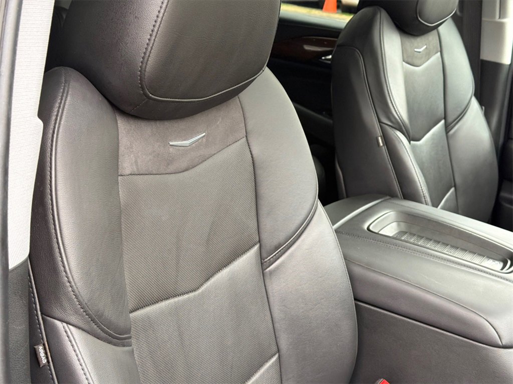 Used 2020 Cadillac Escalade ESV Luxury image 14