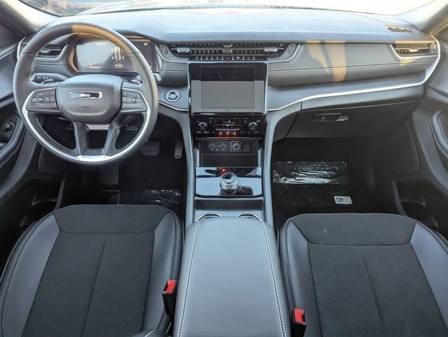 New 2025 Jeep Grand Cherokee Laredo image 18