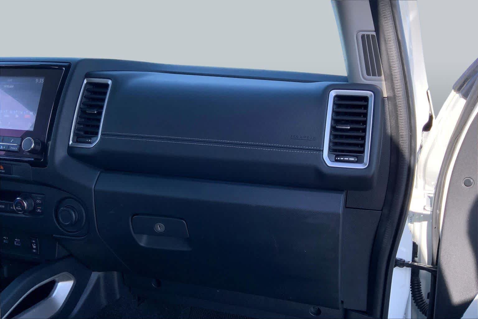 Used 2023 Nissan Frontier SV w/ Technology Package RWD image 18