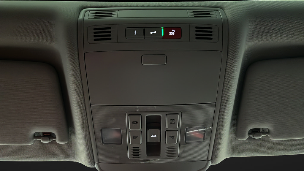 Used 2025 Volkswagen Jetta SE w/ Sunroof Package FWD image 32