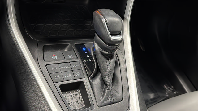 Used 2024 Toyota RAV4 XLE Premium w/ Weather Package AWD/4WD image 19