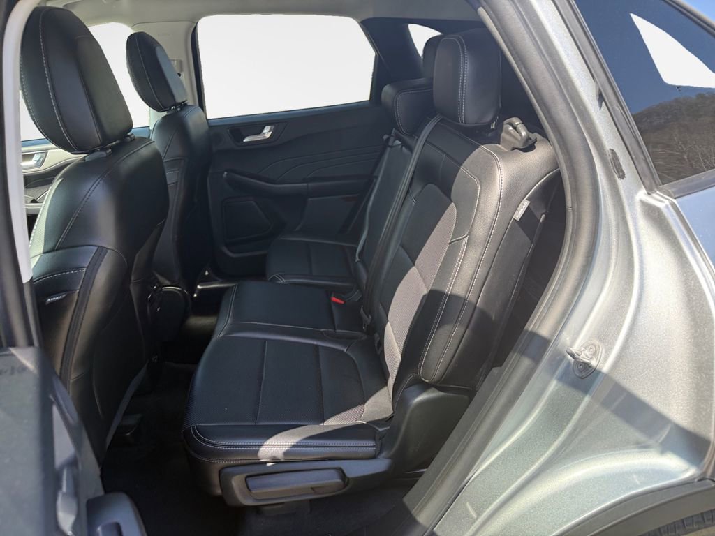Used 2022 Ford Escape SEL w/ Technology Package AWD/4WD image 23