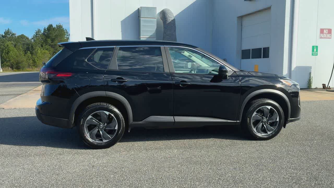 Used 2025 Nissan Rogue SV FWD image 9