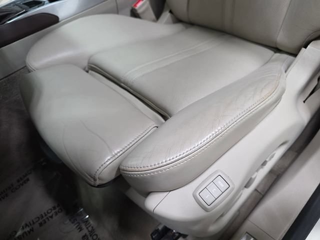 Used 2014 Cadillac SRX Luxury w/ Driver Awareness Package AWD/4WD image 27