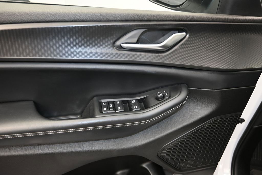 Used 2023 Jeep Grand Cherokee Laredo RWD image 11