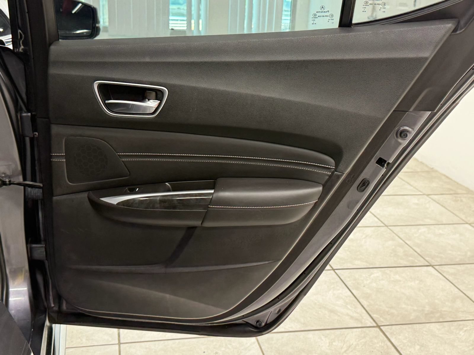 Used 2018 Acura TLX w/ Technology Package FWD image 20