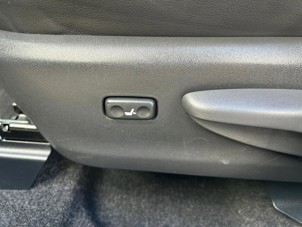 Used 2012 Toyota Prius V Five image 12