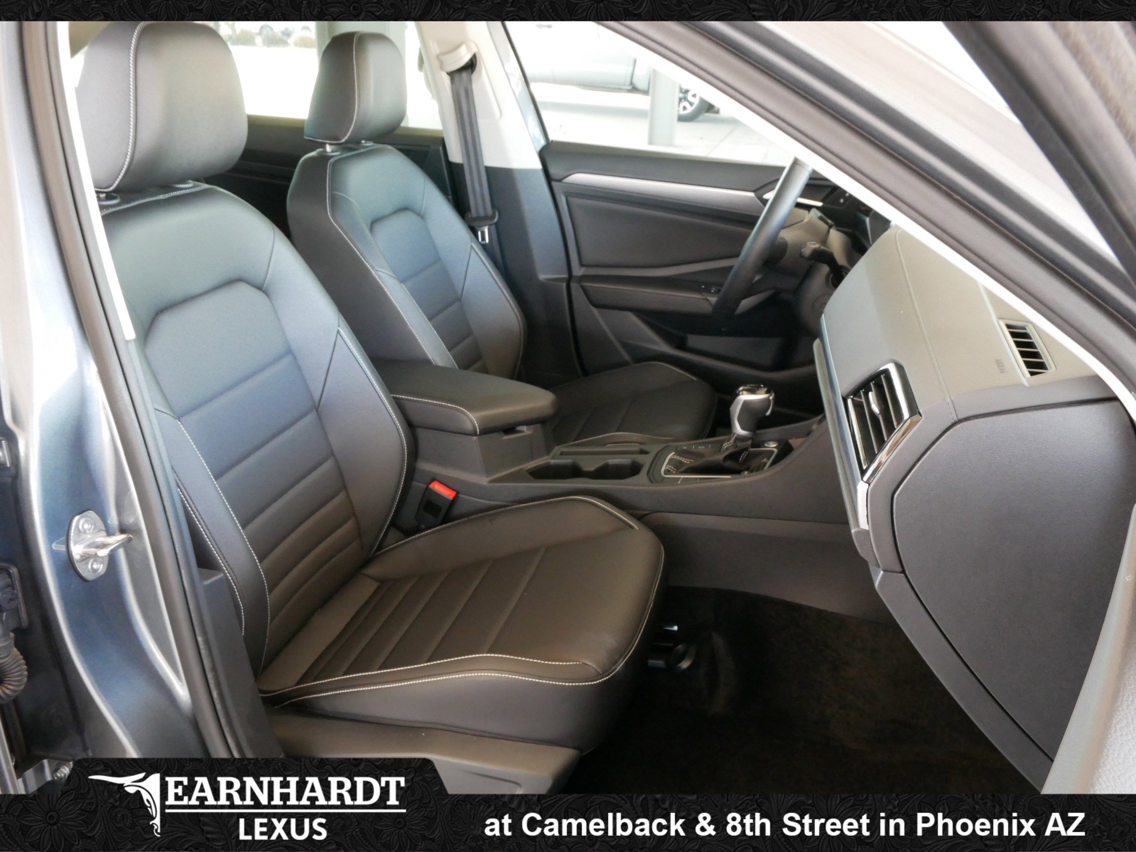 Used 2024 Volkswagen Jetta SE w/ Panoramic Sunroof Package image 8