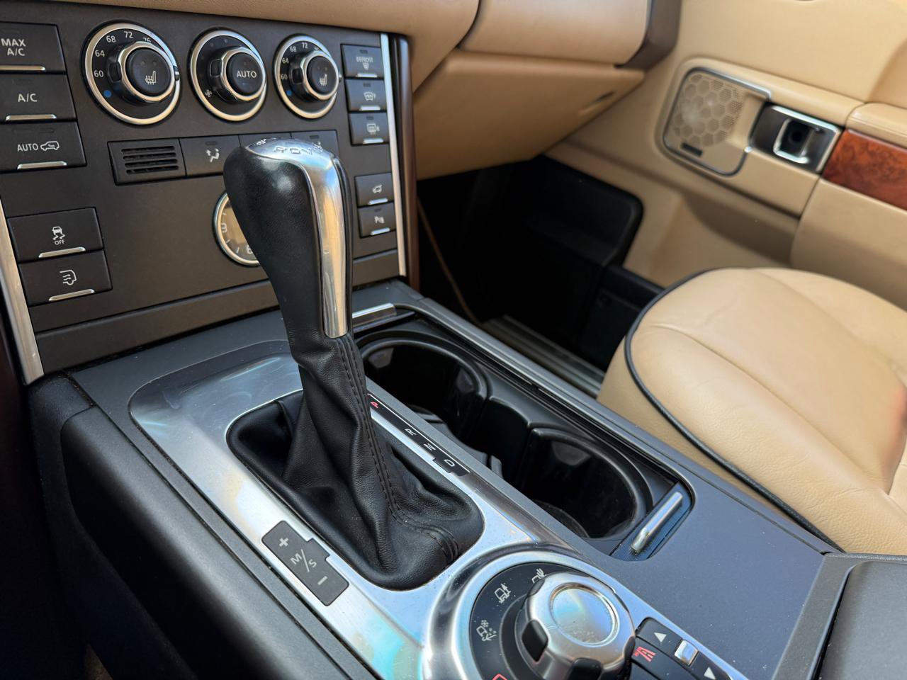 Used 2012 Land Rover Range Rover HSE image 34