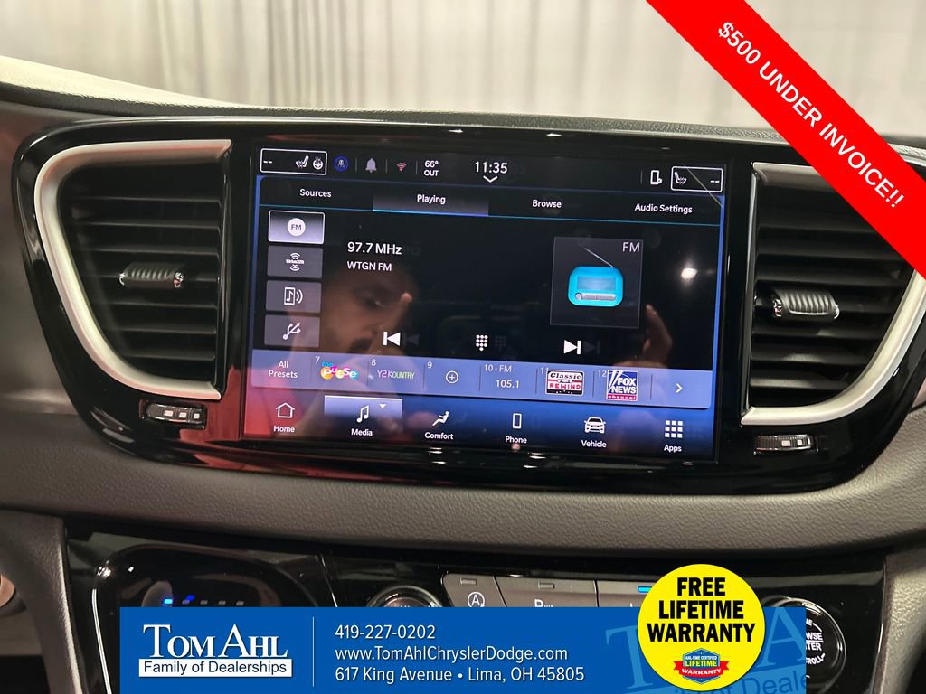 New 2026 Chrysler Voyager LX image 15