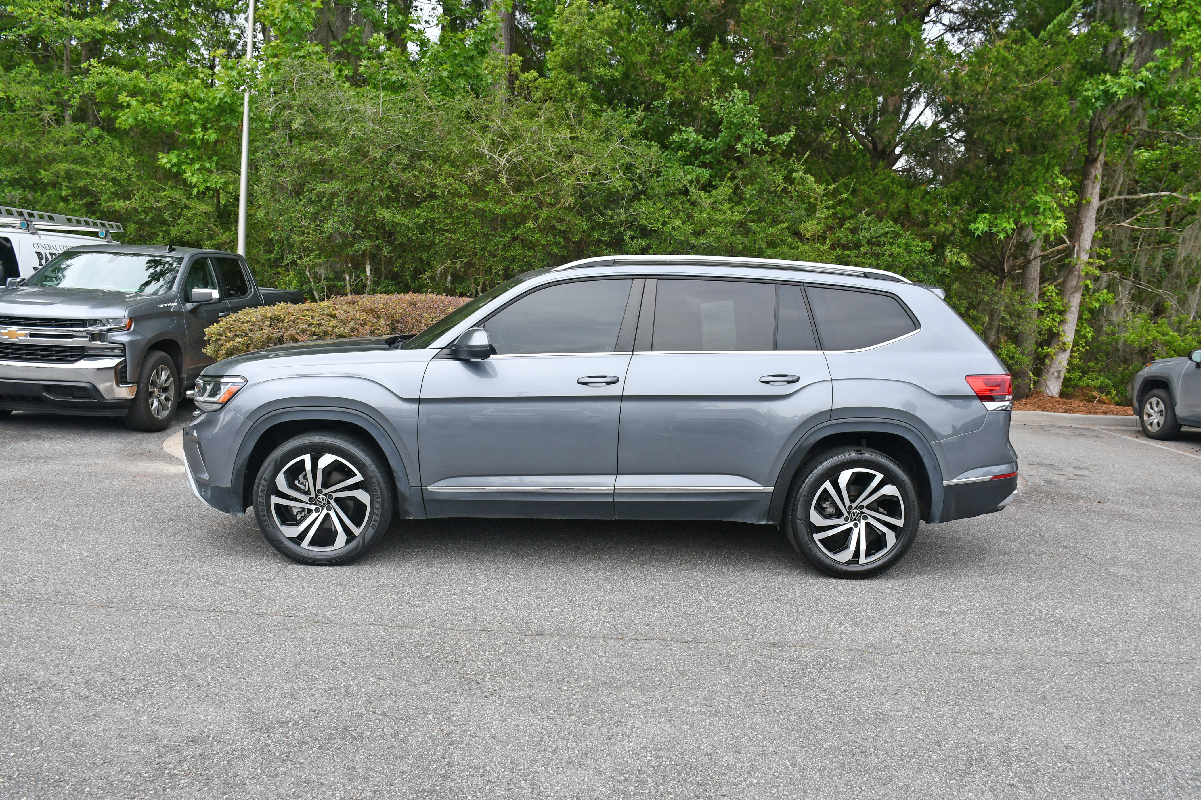 Used 2022 Volkswagen Atlas SEL AWD/4WD image 2