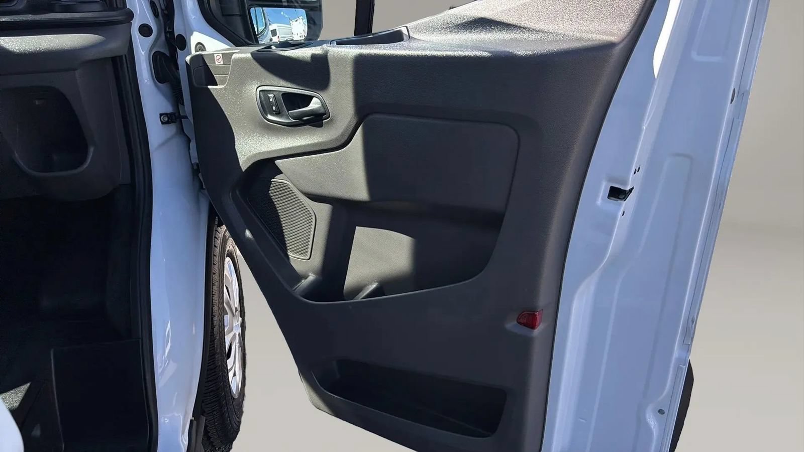 Used 2020 Ford Transit 250 Medium Roof RWD image 25