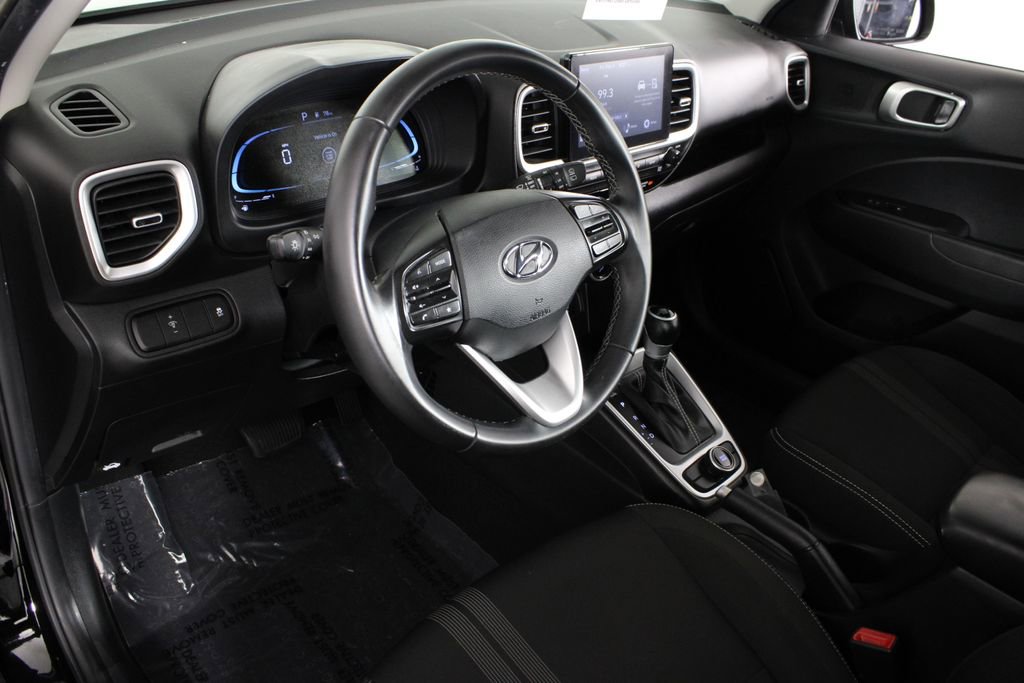 Certified 2024 Hyundai Venue SEL image 17