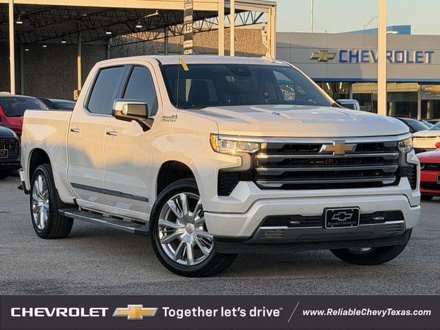Used 2025 Chevrolet Silverado 1500 High Country w/ High Country Premium Package AWD/4WD image 2