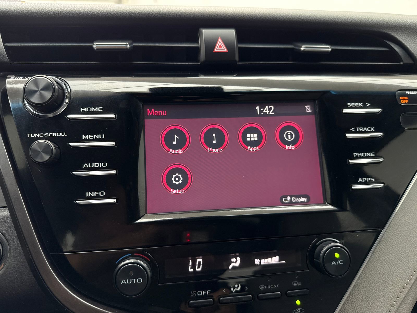 Used 2018 Toyota Camry SE w/ Convenience Package FWD image 28