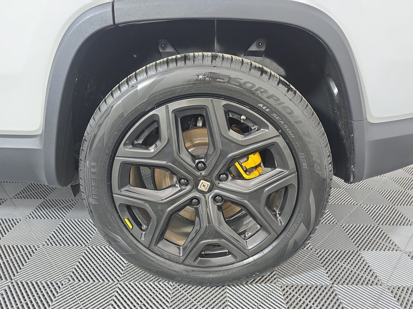 Used 2023 Rivian R1S Adventure AWD/4WD image 10