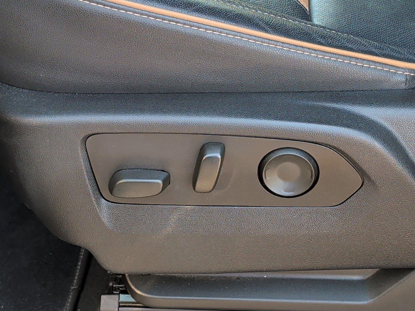 Used 2024 GMC Yukon AT4 AWD/4WD image 16