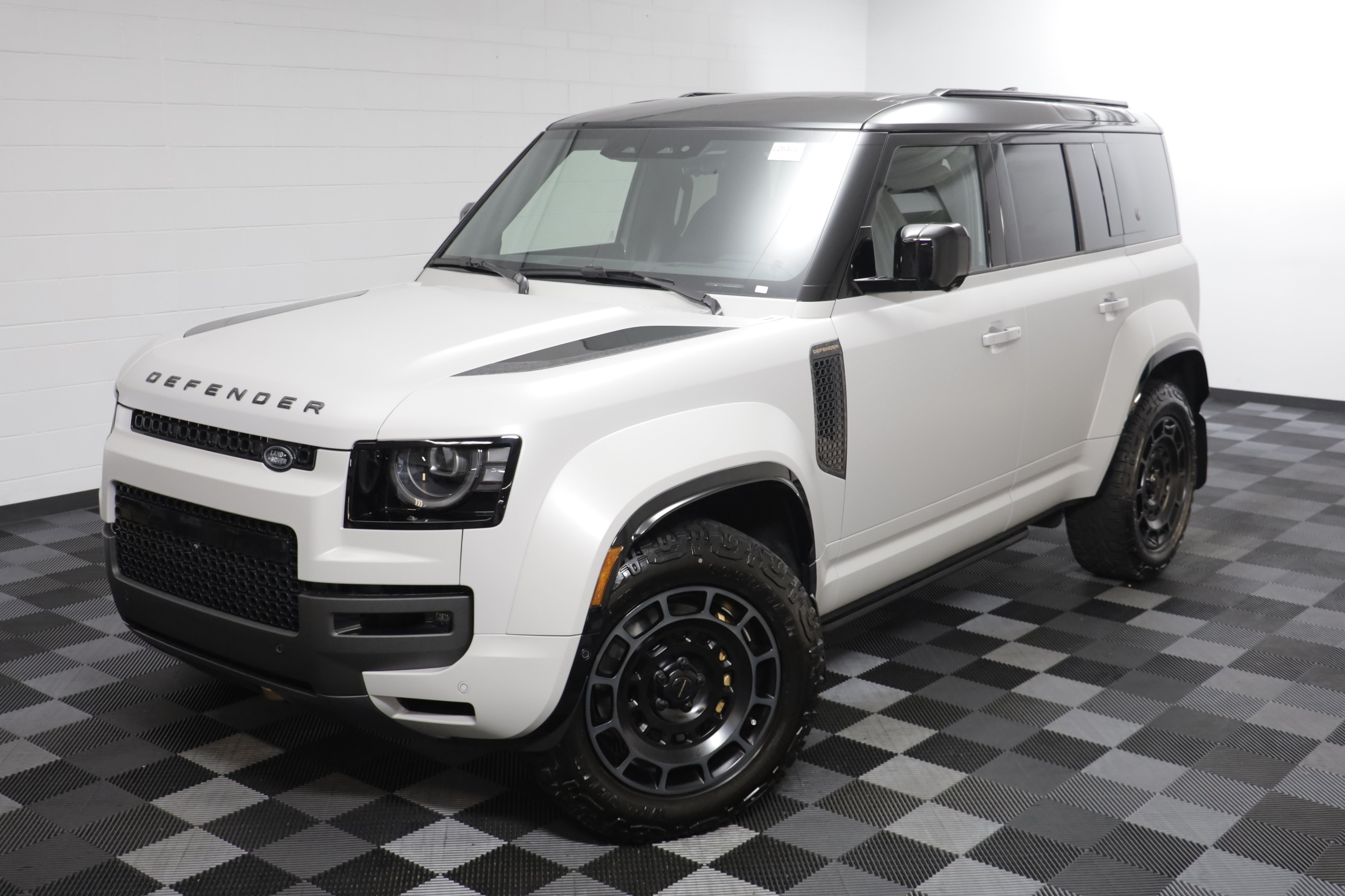 New 2026 Land Rover Defender 110 OCTA AWD/4WD image 2