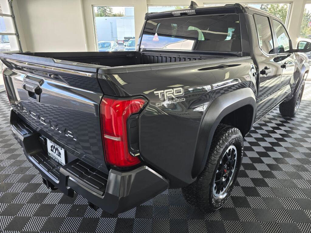Used 2024 Toyota Tacoma TRD Off-Road image 3