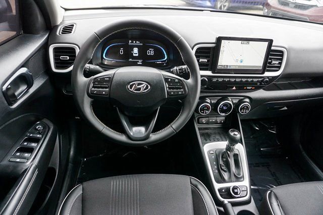 Used 2025 Hyundai Venue Limited image 12
