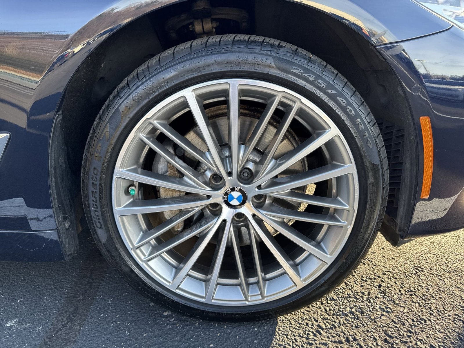 Used 2020 BMW 530e xDrive w/ Premium Package image 2