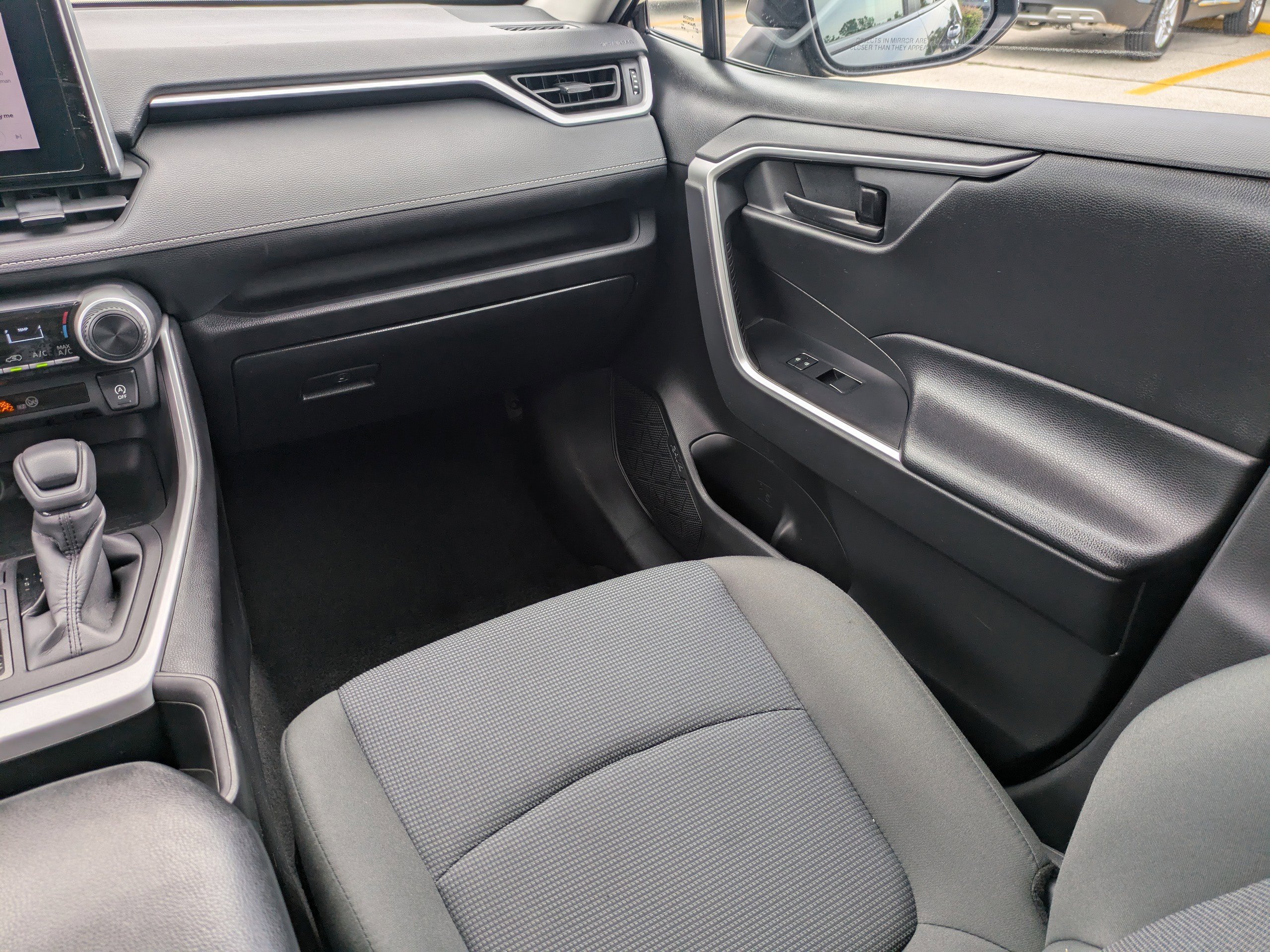 Used 2023 Toyota RAV4 LE image 20