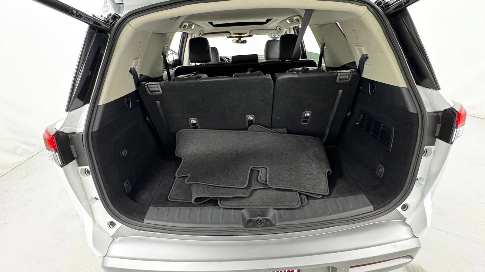 Certified 2025 Nissan Pathfinder Platinum AWD/4WD image 18