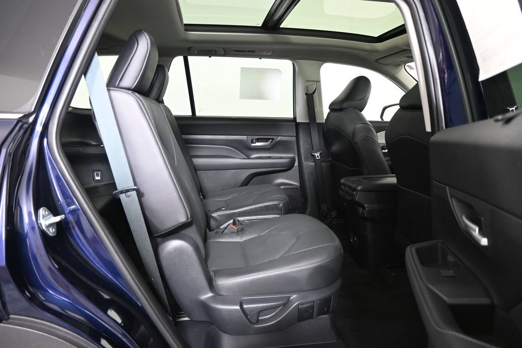 Used 2024 Toyota Grand Highlander AWD image 16