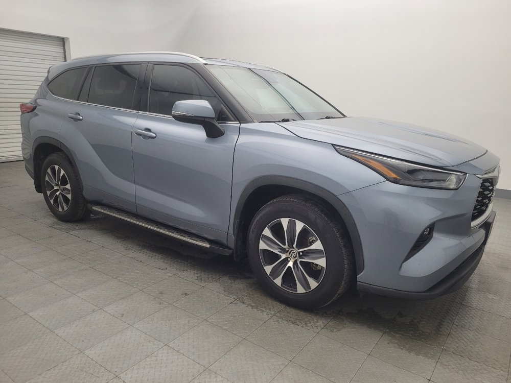 Used 2022 Toyota Highlander XLE image 11