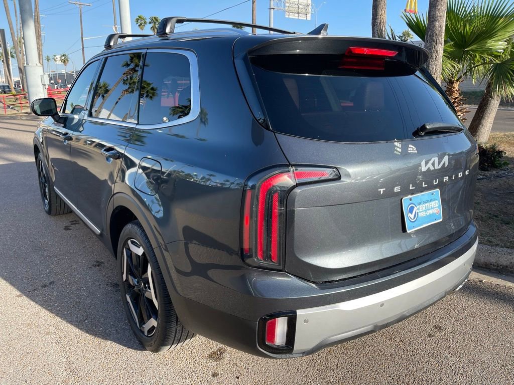 Used 2024 Kia Telluride EX w/ EX Captain's Chair Package image 4