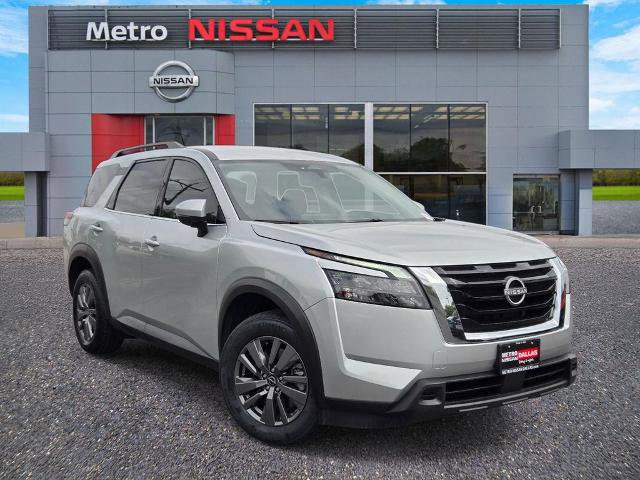 Certified 2025 Nissan Pathfinder SV FWD image 1