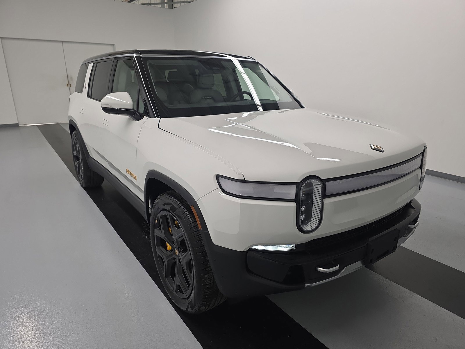 Used 2024 Rivian R1S Adventure image 7