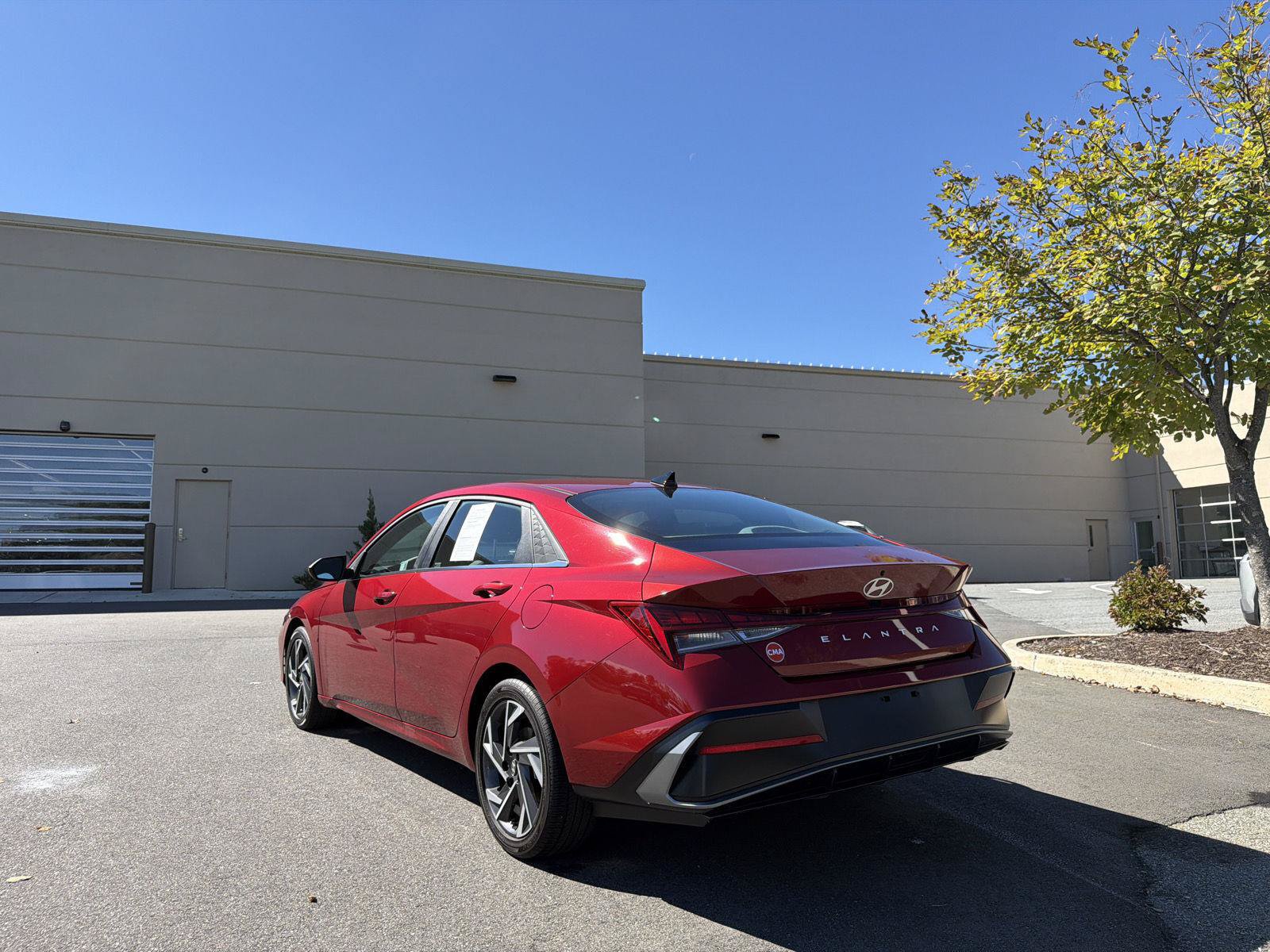 Certified 2025 Hyundai Elantra SEL FWD image 3