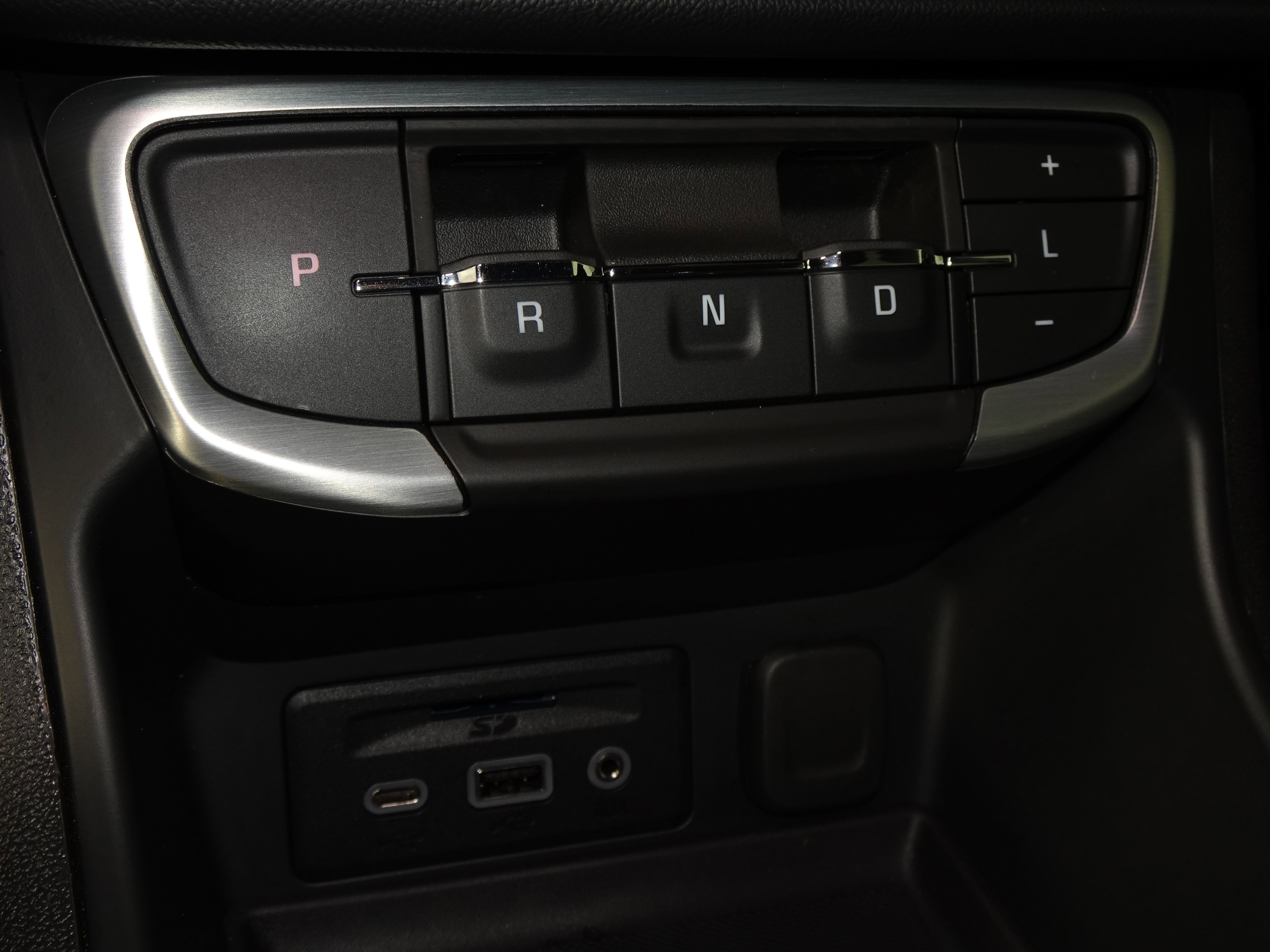 Used 2023 GMC Terrain SLT w/ LPO, Floor Liner Package image 27