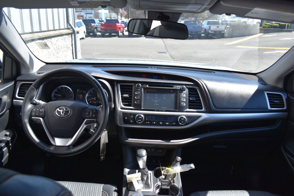 Certified 2017 Toyota Highlander Plus image 26