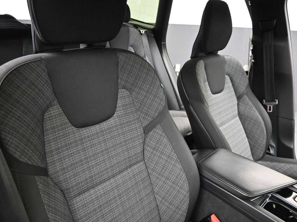 Certified 2023 Volvo XC60 B5 Core image 14