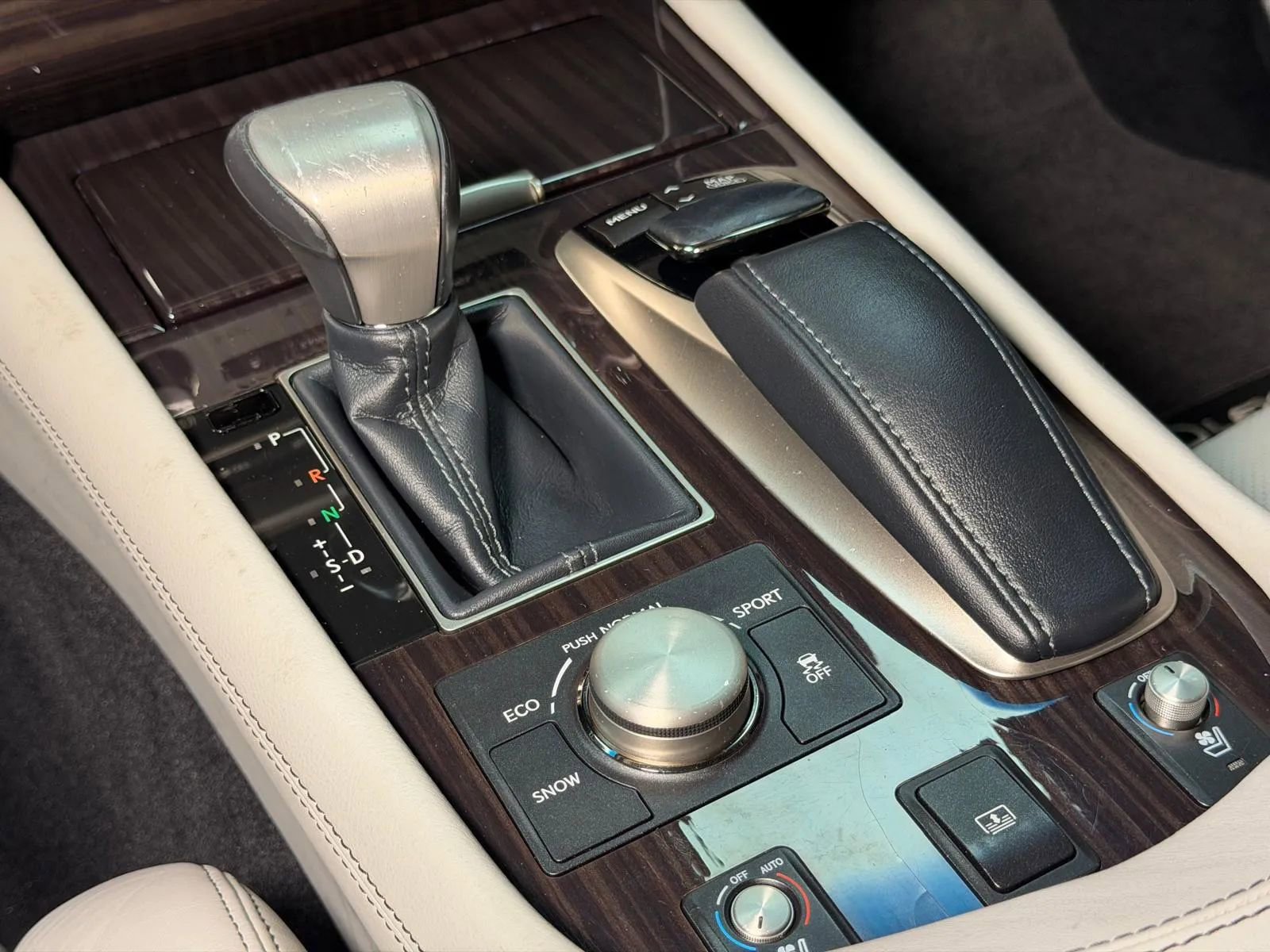 Used 2013 Lexus LS 460 AWD w/ Comfort Pkg image 28