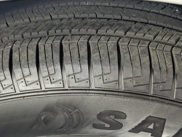 Used 2025 Chrysler Pacifica Select FWD image 9
