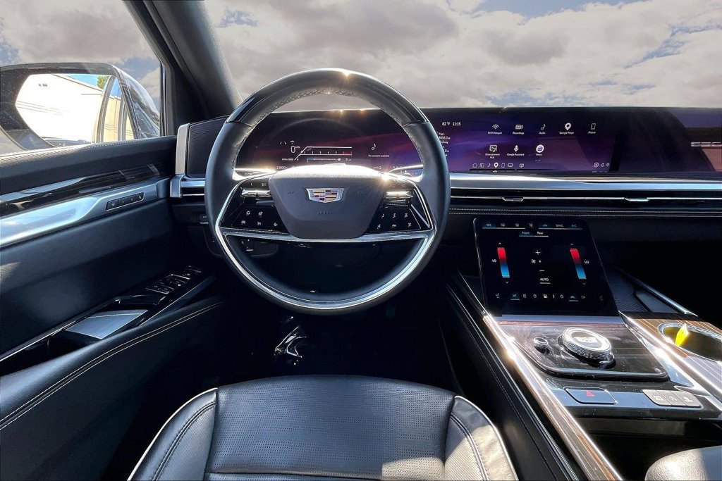 Certified 2026 Cadillac Escalade Luxury AWD/4WD image 8