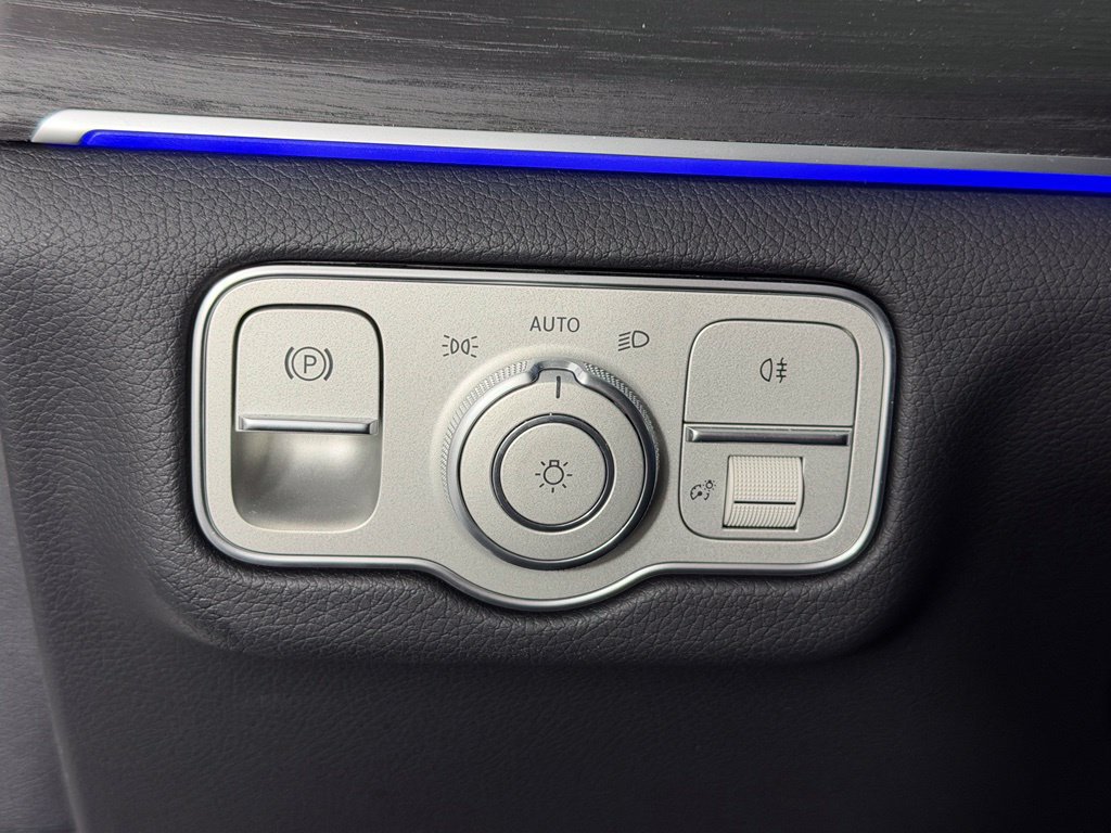 Used 2025 Mercedes-Benz GLE 450e 4MATIC image 25