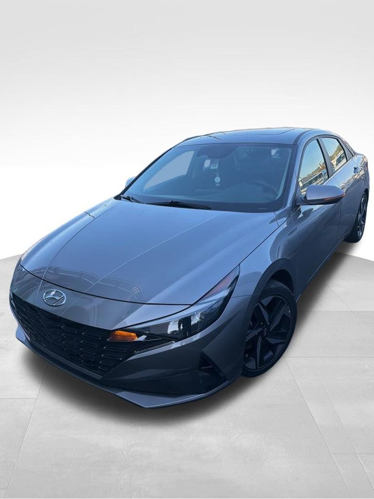 Used 2023 Hyundai Elantra Limited image 2