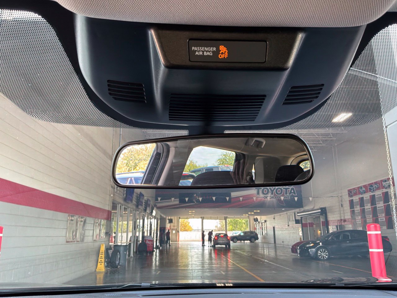 Used 2025 Nissan Rogue SV FWD image 19