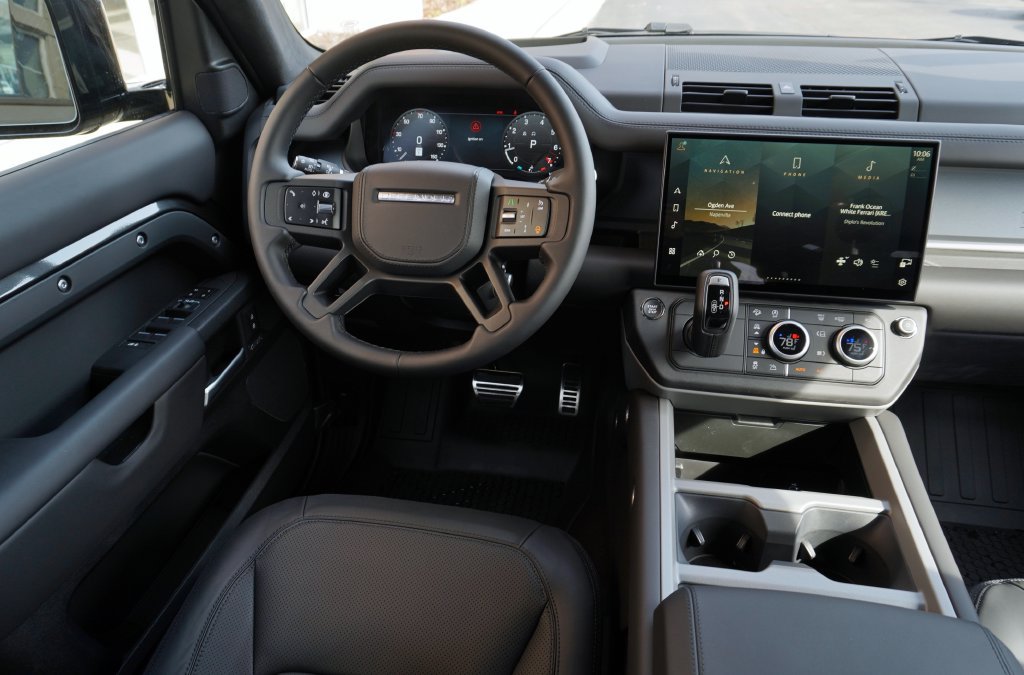 Used 2026 Land Rover Defender 110 X AWD/4WD image 16