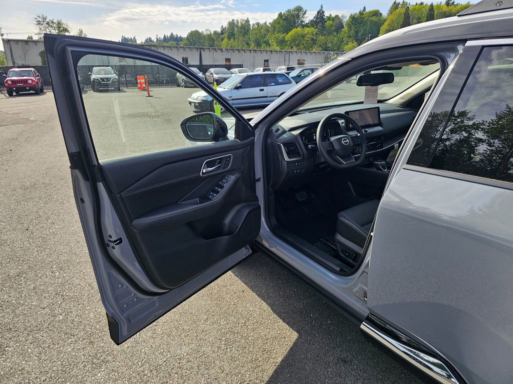 New 2026 Nissan Rogue Platinum w/ Platinum Premium Package AWD/4WD image 18